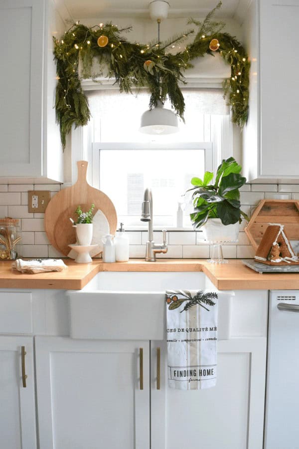 Fresh Garland Above Sink