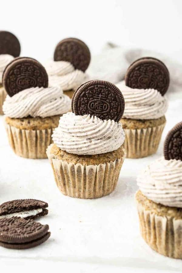 VEGAN COOKIES AND CREAM CUPCAKES