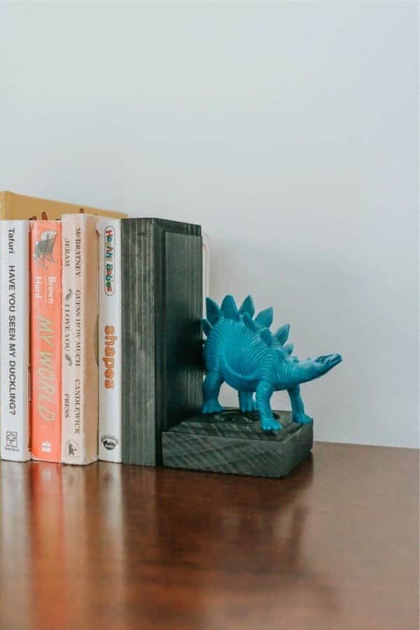 Adorable DIY Wooden Bookends