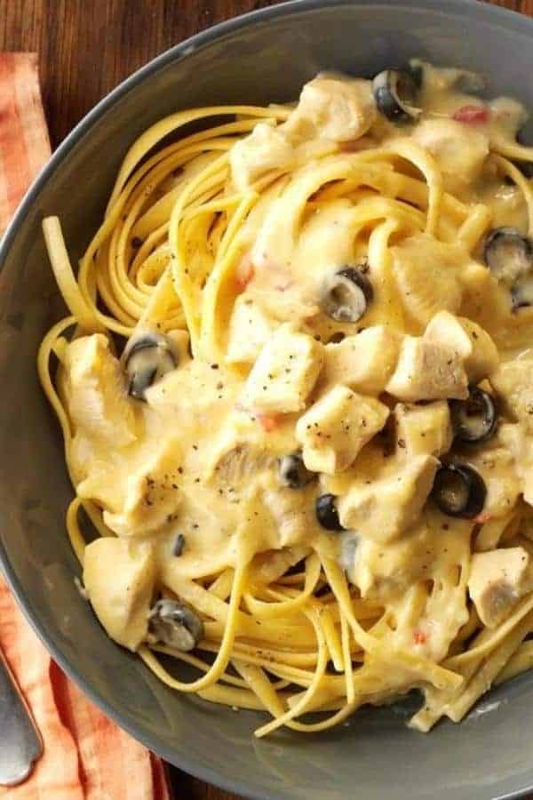 CREAMY CHICKEN FETTUCINE