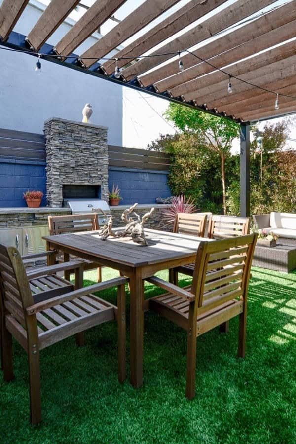 Grassy Backyard Kitchen