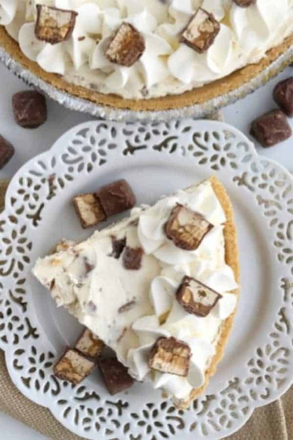 Snickers Cheesecake Cream Pie