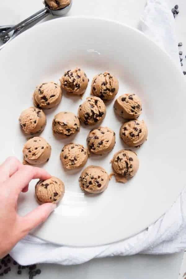 HEALTHY COOKIE DOUGH BALLS