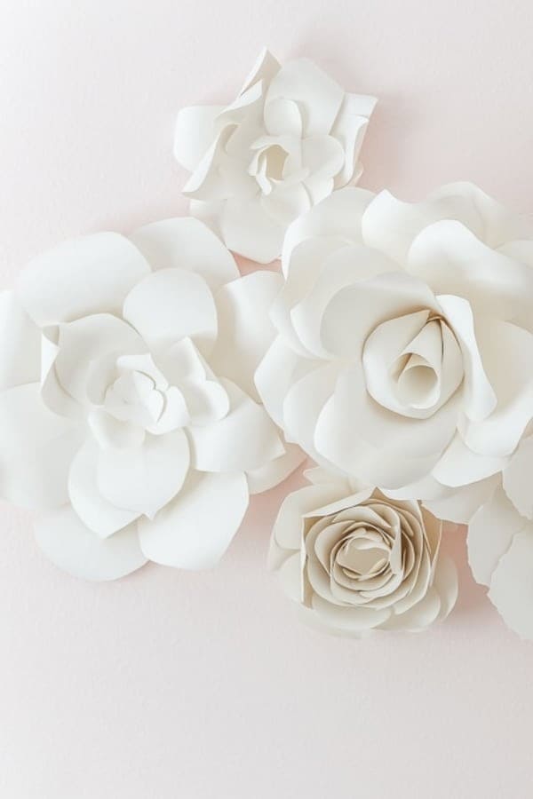 ELEGANT WHITE GIANT PAPER FLOWERS