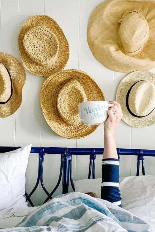 STRAW HAT WALL DECOR