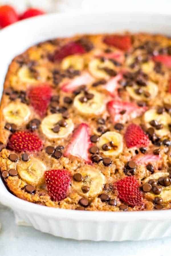 STRAWBERRY BANANA BAKED OATMEAL