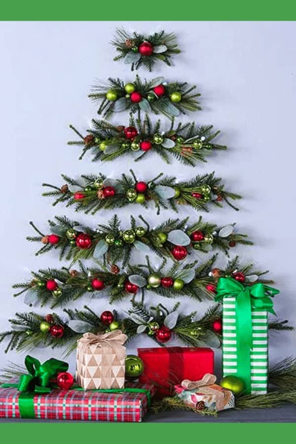 Pine Garlands Tree