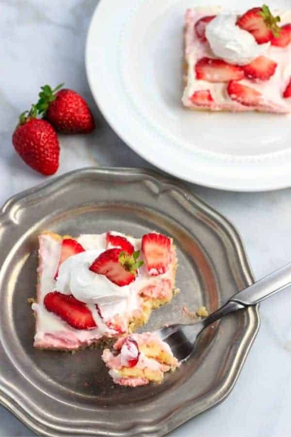 KETO STRAWBERRY CREAM PIE BARS