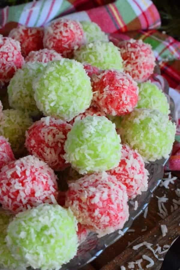 MOM’S CHRISTMAS JELLO BALLS