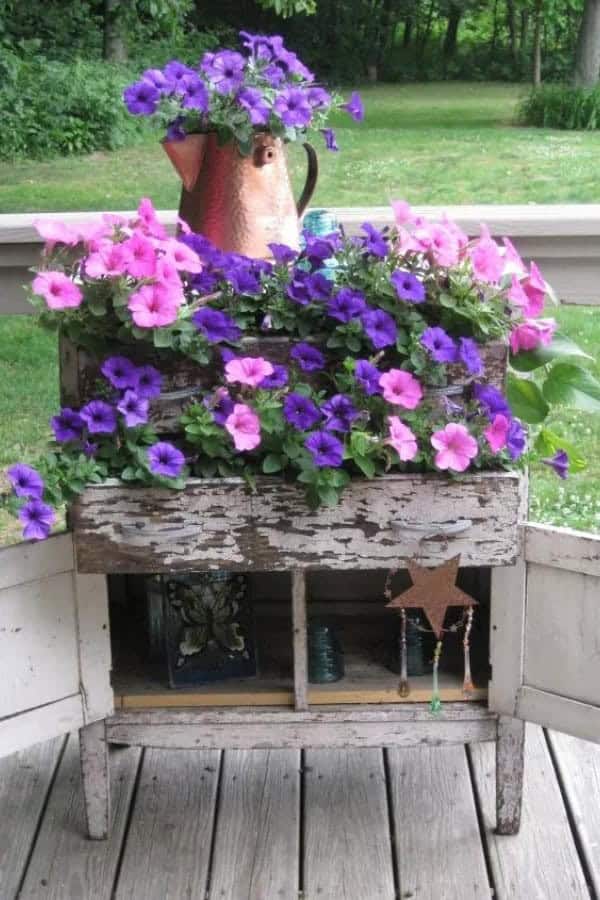 DRESSER PLANTER