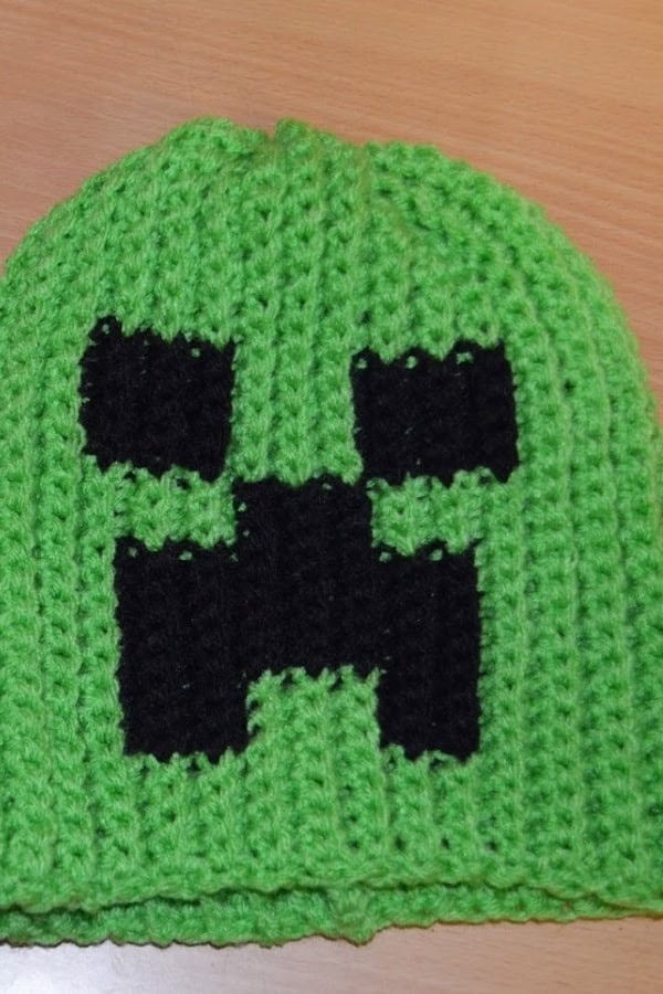 DIY CREEPER SLOUCHIE HAT