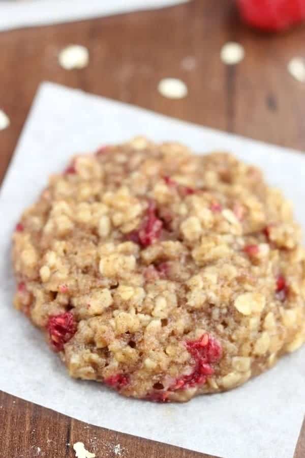 HEALTHY RASPBERRY OATMEAL COOKIES