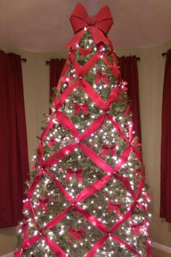 CRISS CROSS RIBBON CHRISTMAS TREE