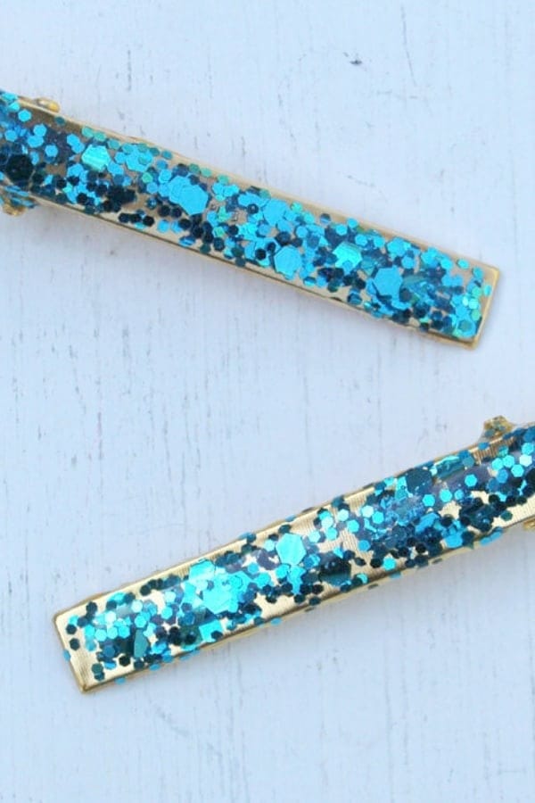 HAIR CLIPS DIY WITH GLITTERY RESIN