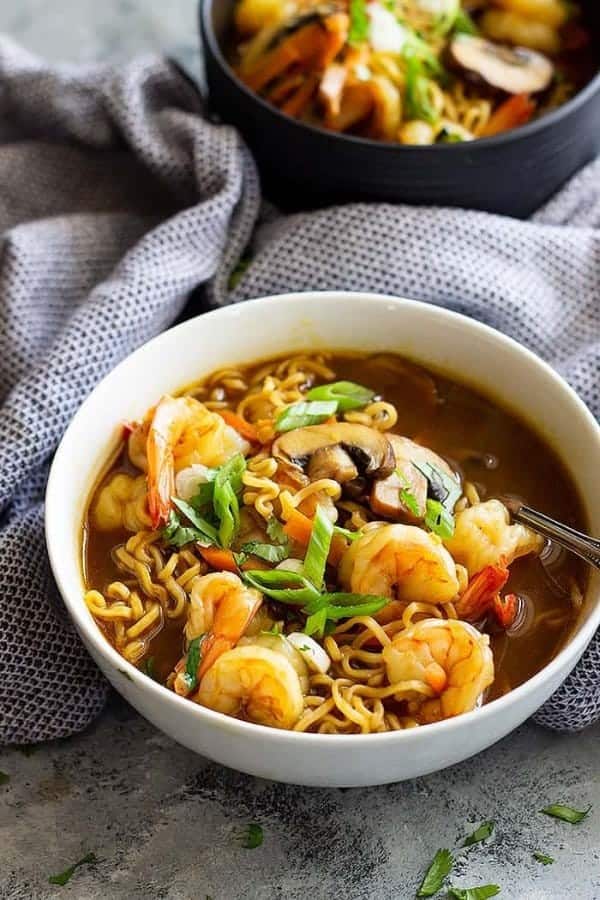 EASY SHRIMP RAMEN SOUP