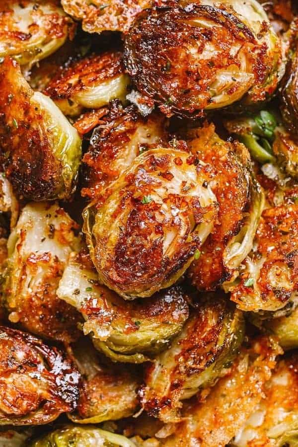 GARLIC PARMESAN ROASTED BRUSSELS SPROUTS