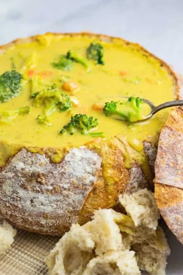 VEGAN BROCCOLI CHEESE SOUP