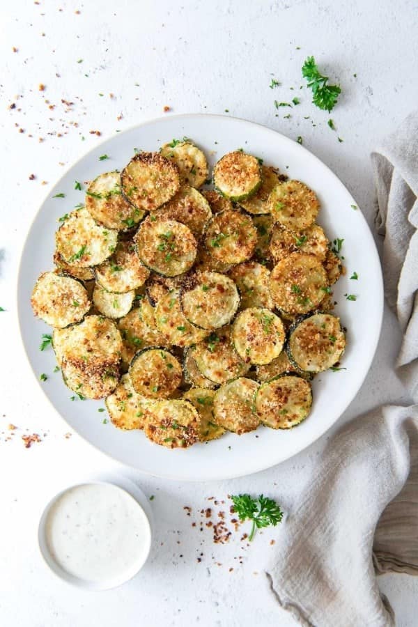 CRISPY BAKED ZUCCHINI CHIPS