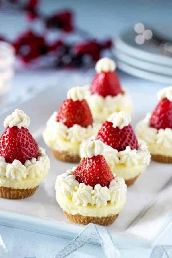 SANTA HAT CHEESECAKES MINI