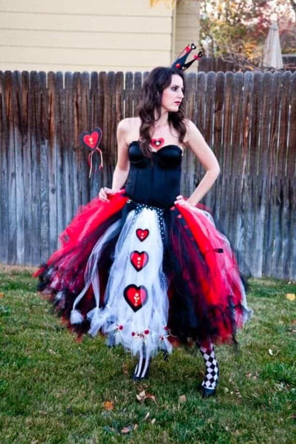 QUEEN OF HEARTS (ALICE IN WONDERLAND)