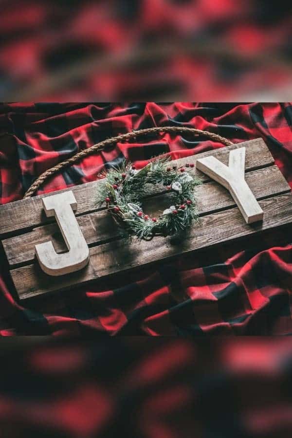 DIY RUSTIC CHRISTMAS “JOY” SIGN