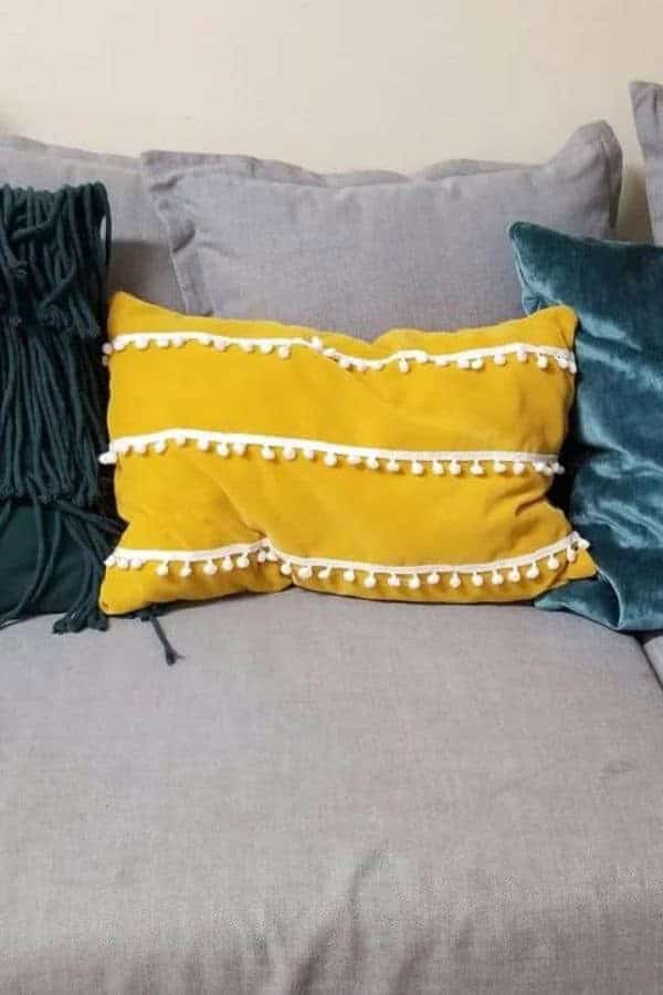 DIY CROCHET POM POM PILLOW