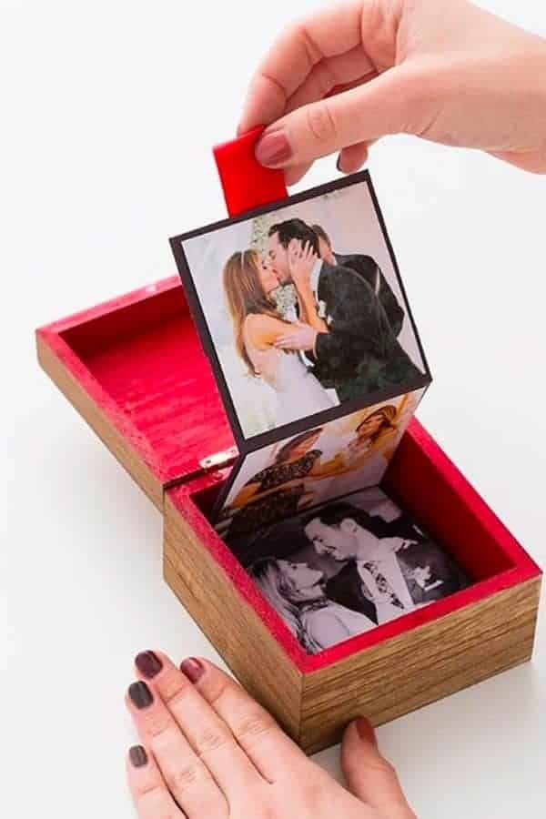 VALENTINE’S DAY POP-UP PHOTO BOX