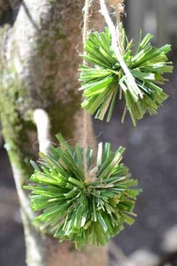 DIY NATURE POM POMS