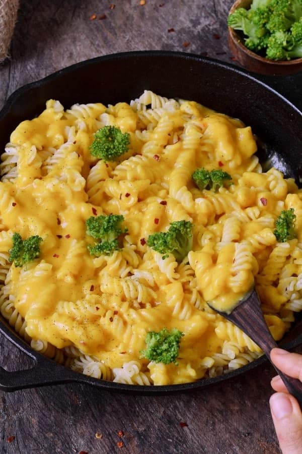 VEGAN MAC AND CHEESE