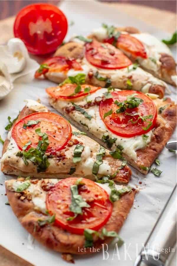 15 Minute Easy Margherita Flatbread Pizza