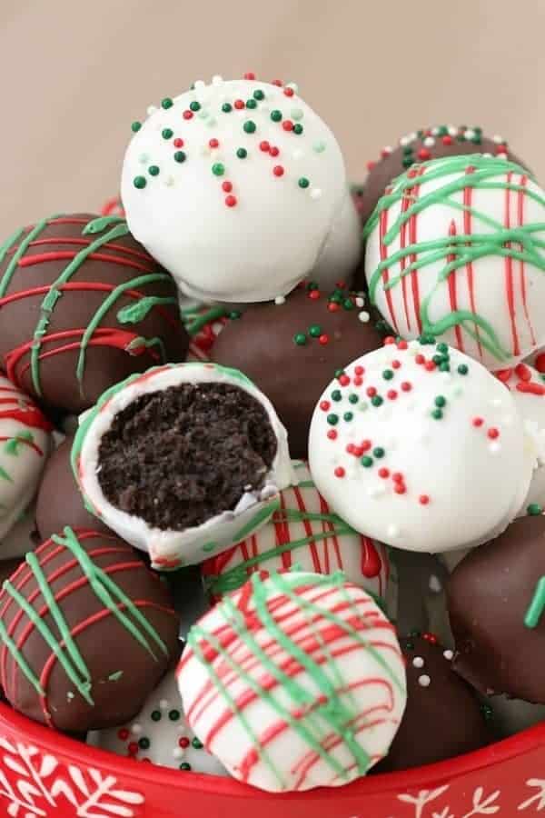 CHRISTMAS OREO BALLS