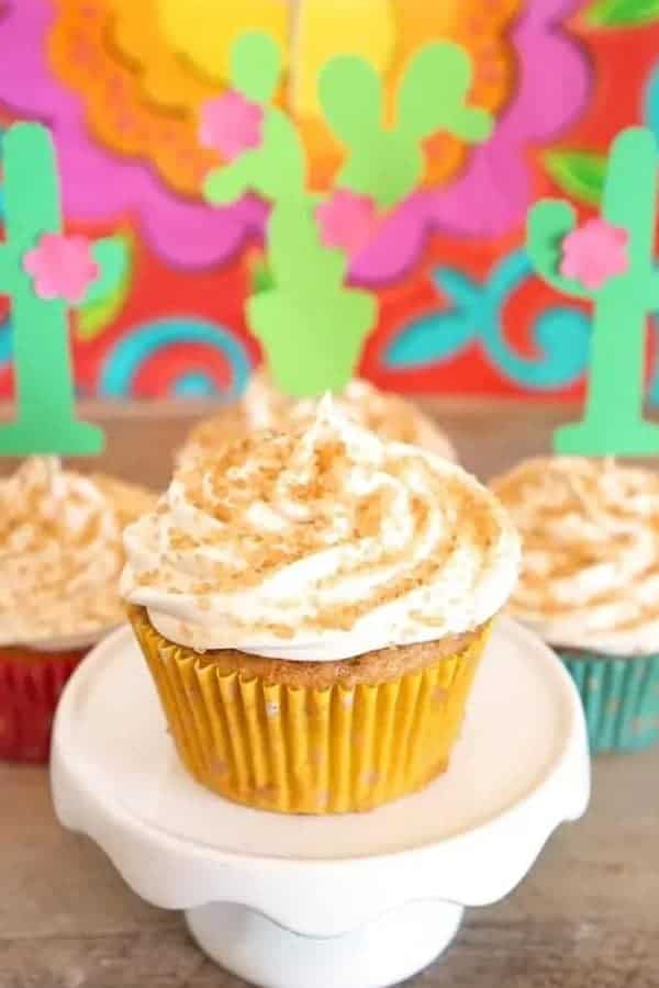 FIESTA CHURRO CUPCAKES