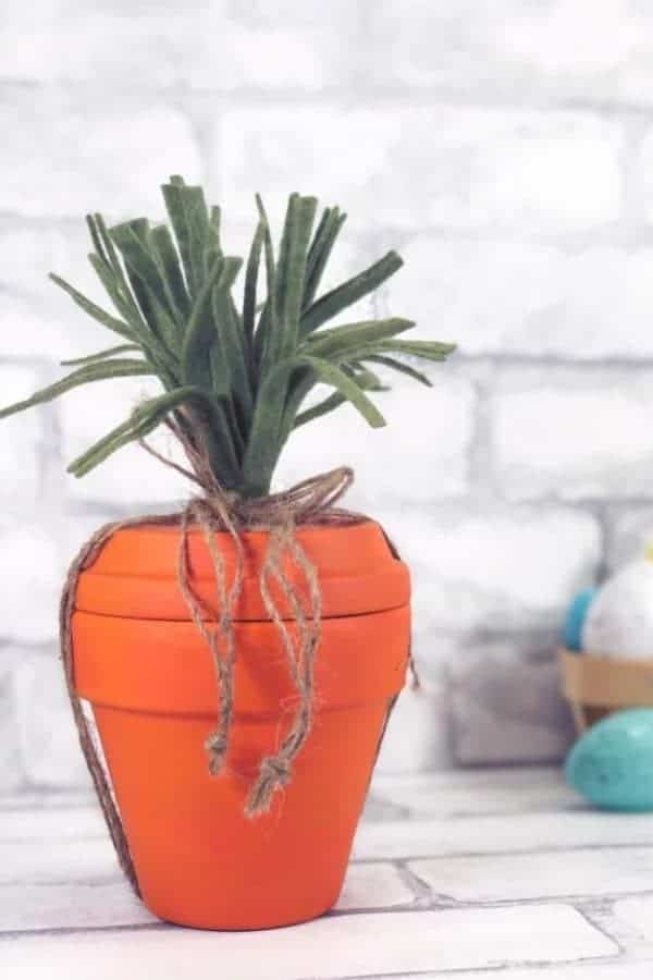 TERRA COTTA POT CARROT