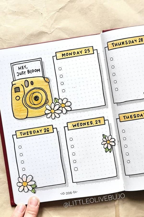 Weekly Spread With Daisies