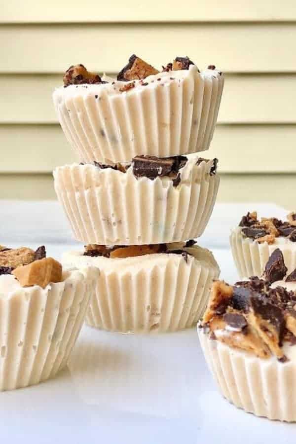 PEANUT BUTTER FROZEN YOGURT CUPS