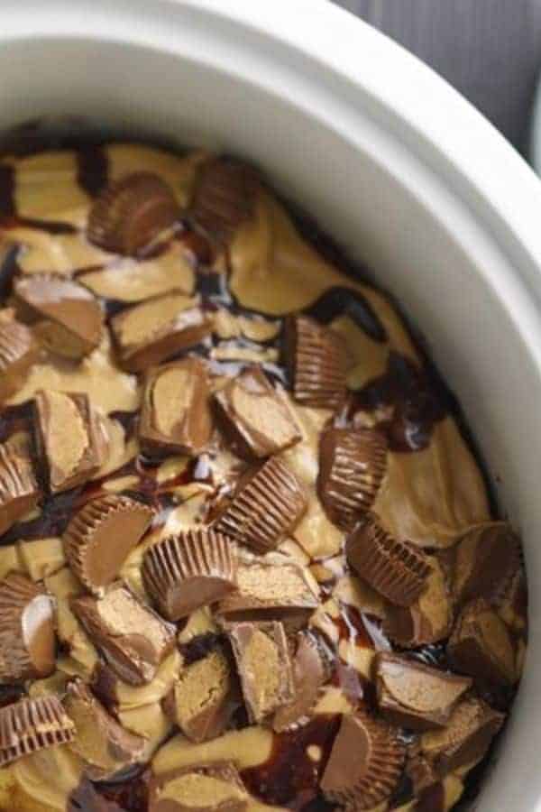 CROCKPOT PEANUT BUTTER CUP CAKE