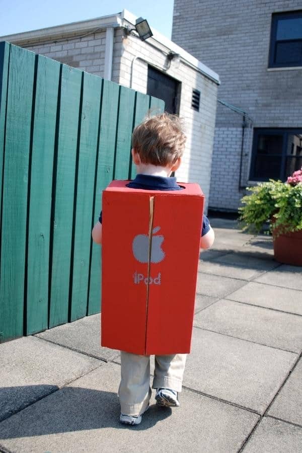 CARDBOARD BOX IPOD COSTUME