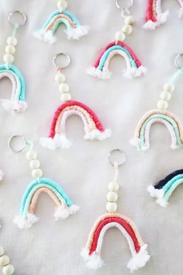 DIY MACRAME RAINBOW KEYCHAINS