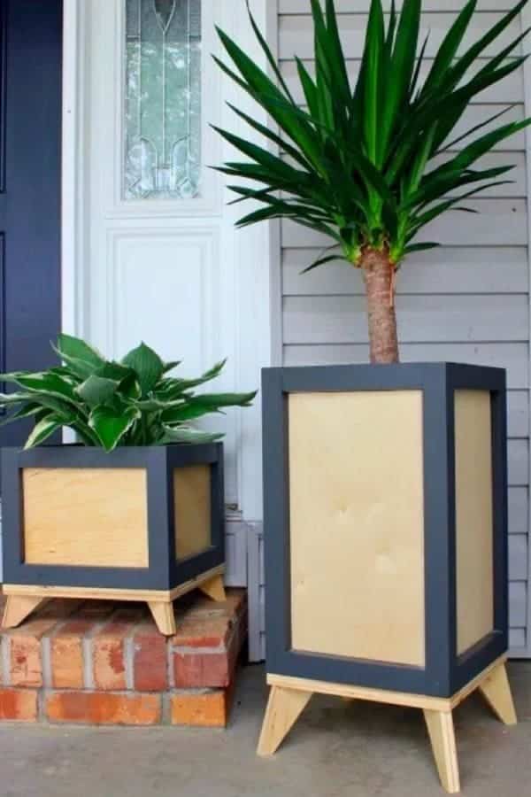 Black Accent Wooden Planter