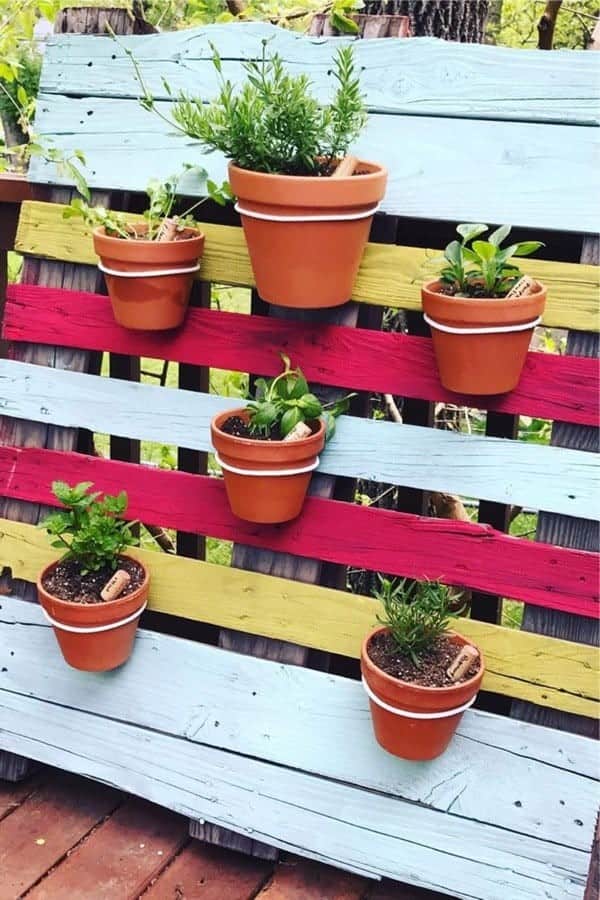 DIY Pallet Garden With Terra Cotta Pots