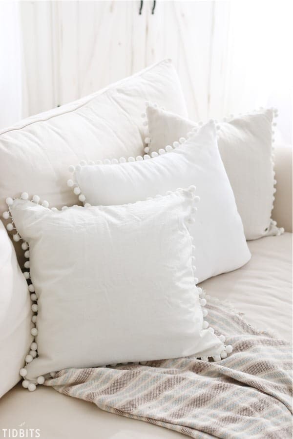 DIY Pom Pom Pillow