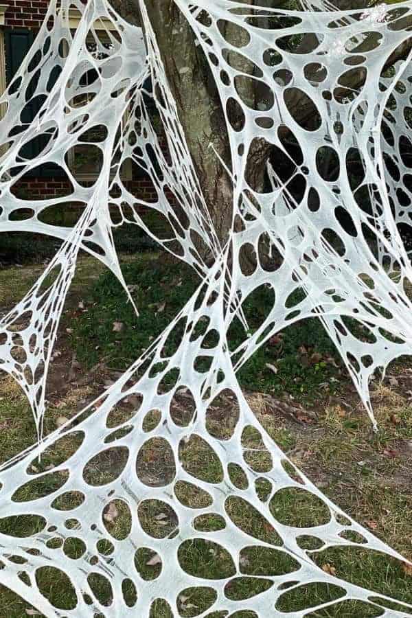 DIY HALLOWEEN SPIDER WEBS