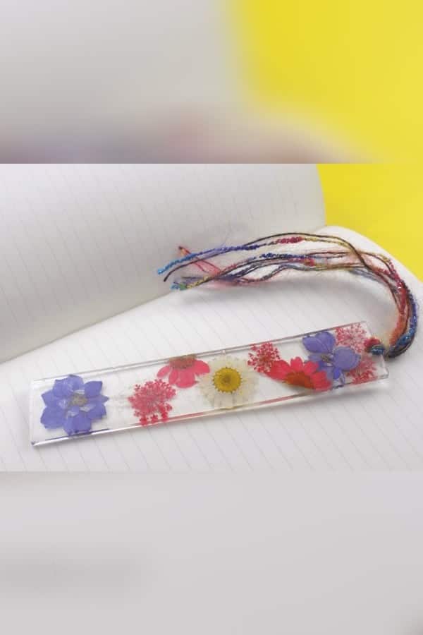 PRESSED FLOWER DIY BOOKMARK CRAFT