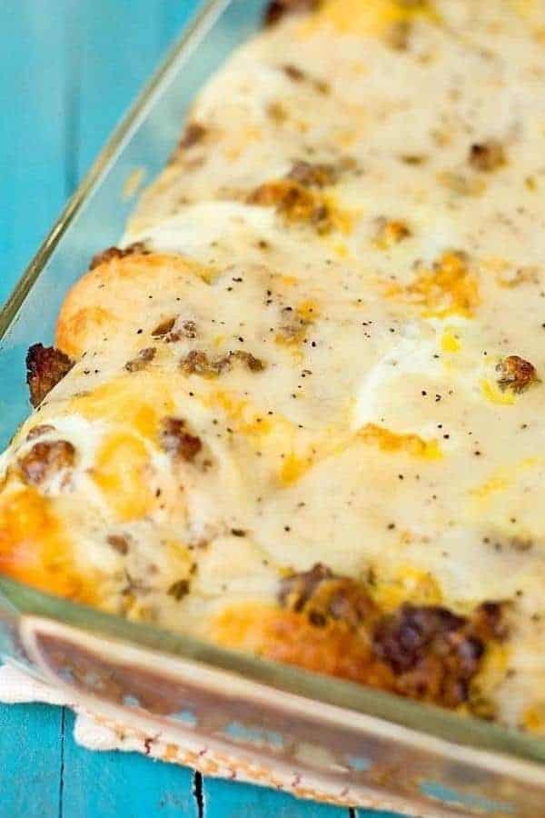 SAUSAGE AND GRAVY BREAKFAST CASSEROLE