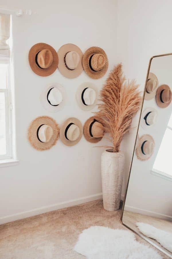 LASER-LEVEL DIY HAT WALL