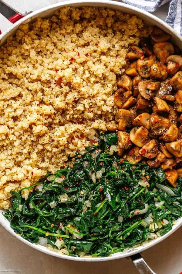 SPINACH MUSHROOM QUINOA SKILLET