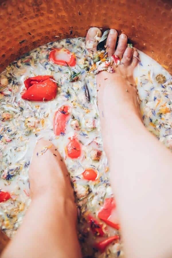 DIY HERBAL FLOWER MILK FOOT SOAK