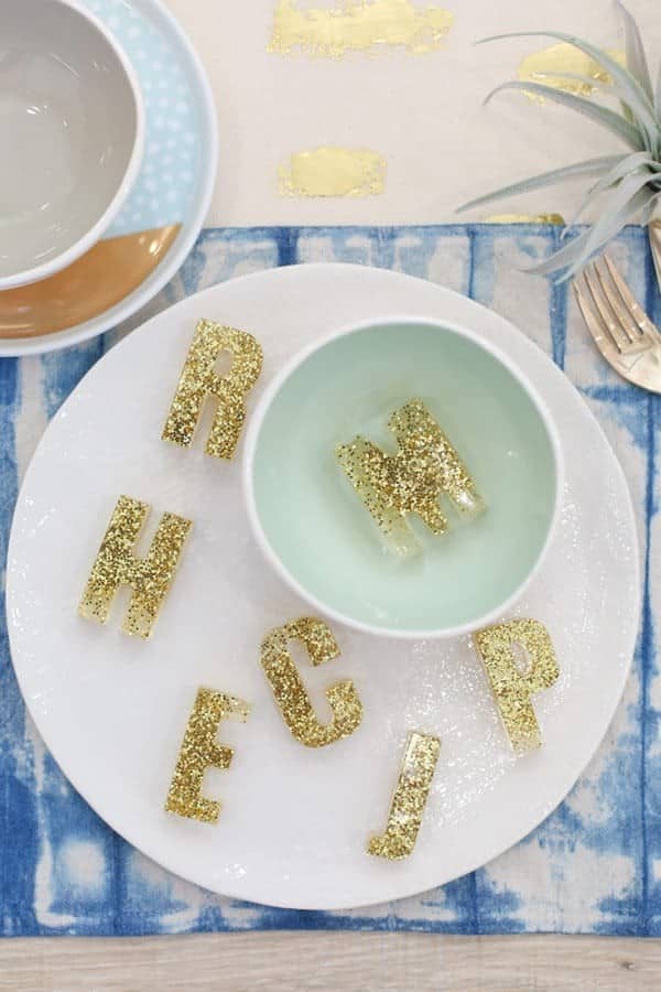 DIY Gold Glitter Resin Craft