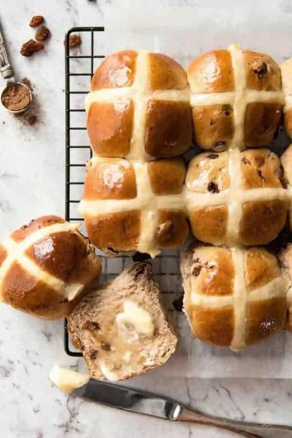 ENGLISH HOT CROSS BUNS