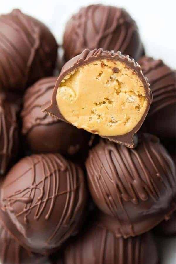 VEGAN CHOCOLATE PEANUT BUTTER BALLS